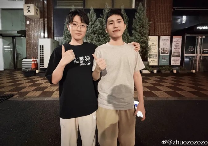 Zhuo晒和战马合影:时间过的真快,感觉这个人怎么变年轻了