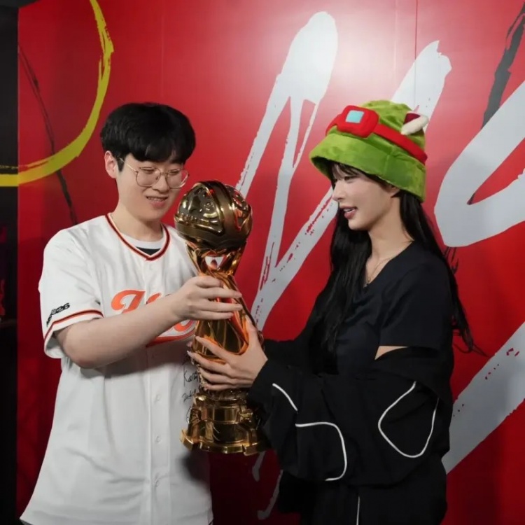 HLE上单Zeus夺冠后更新个人社媒:GG