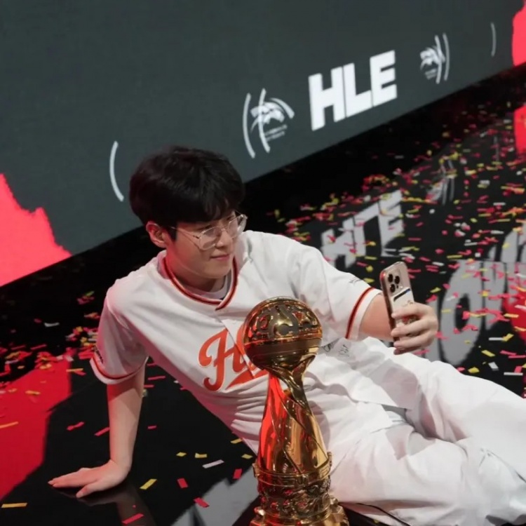 【万博电竞】HLE上单Zeus夺冠后更新个人社媒：GG