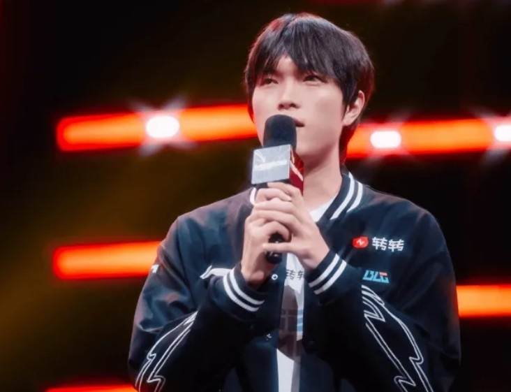 【万博电竞】Bin在BO5面对Zeus战绩5胜2负 但输两场都是关键决赛:24S和26MSI