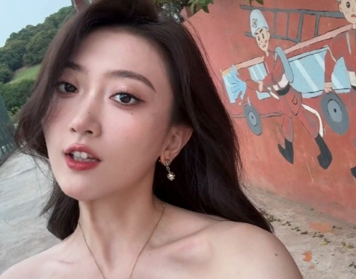 【万博电竞】无畏契约美女主持人维嘉:恭喜西班牙🇪🇸 晚安!! 