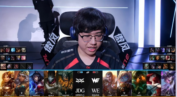 🎮JDG运营也不行？About女枪装备成型团战兜底 WE击败JDG拿首胜