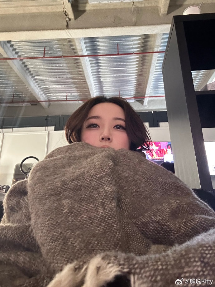 英文流解说Kitty晒照：本次EWC的工作完成啦💛下次再见巴黎～【球盟会】