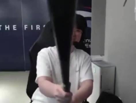 巨魔时间到啦🔨参加完棒球队伍开赛后zeus直播展示棒球棍【球盟会】