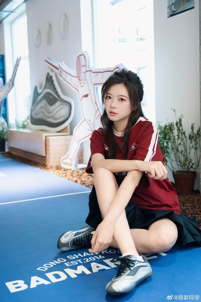 骆歆晒照:你怎么知道我们女高集体出街打卡李宁×BM联名快闪呀?