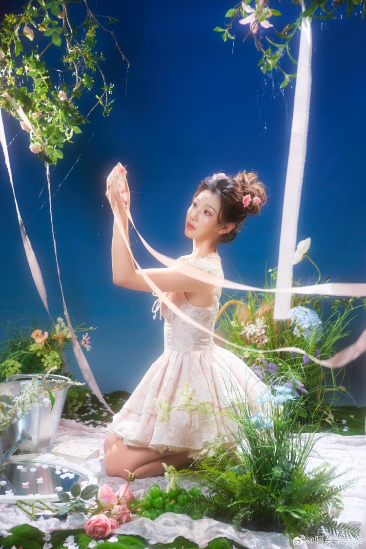 主持阿芙晒生日美照：25岁啦～又是一年 谢谢大家的陪伴 爱你们❤