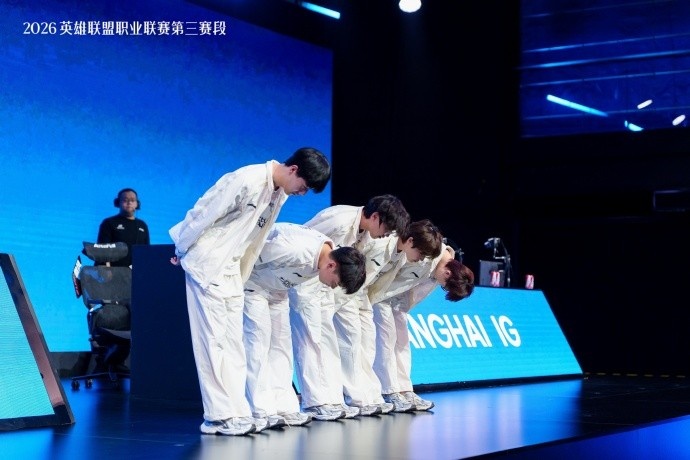 LPL发布IG赛后返图：聚力登峰，连战连捷