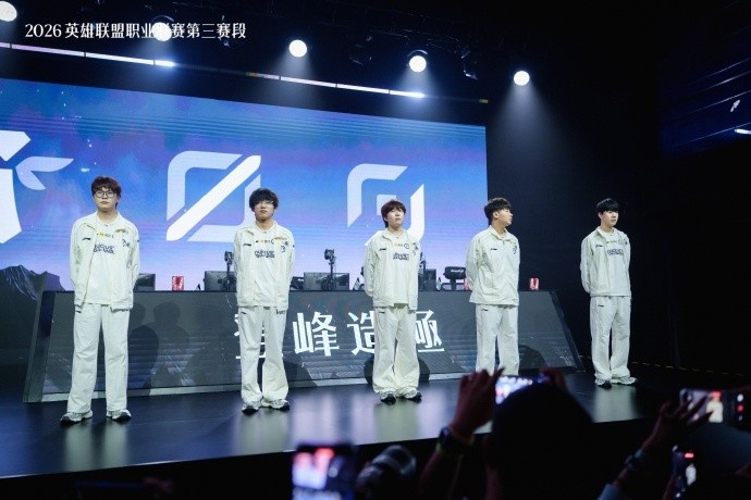 LPL发布IG赛后返图：聚力登峰，连战连捷