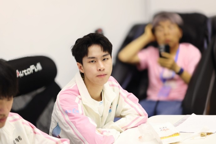 BLG发布选手复盘返图:📸并肩向前!【球盟会】