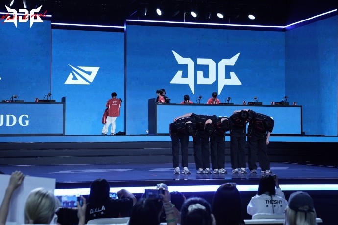 JDG发布战胜WE赛后返图:北京主场比赛周💯我们下一站苏州见!【球盟会】