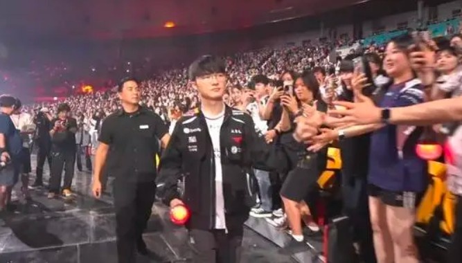 韩网热议DK胜:DK图书馆4号店开业;历史级别的中单差距