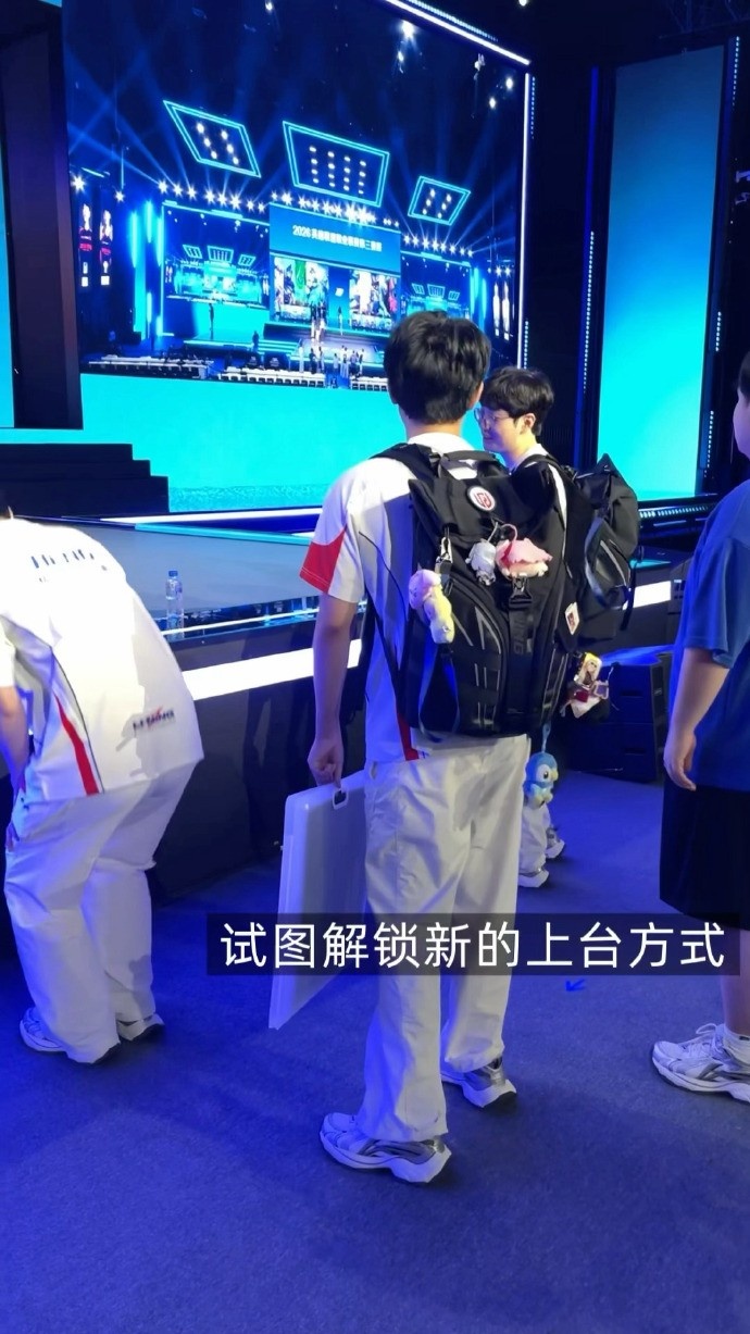 LGD晒选手返图：观察档案加载中…检测结果五个萌物0_o