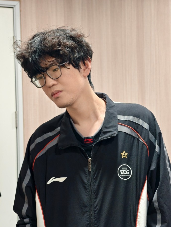 EDG分享选手苏州返图:「📷」风雨同舟