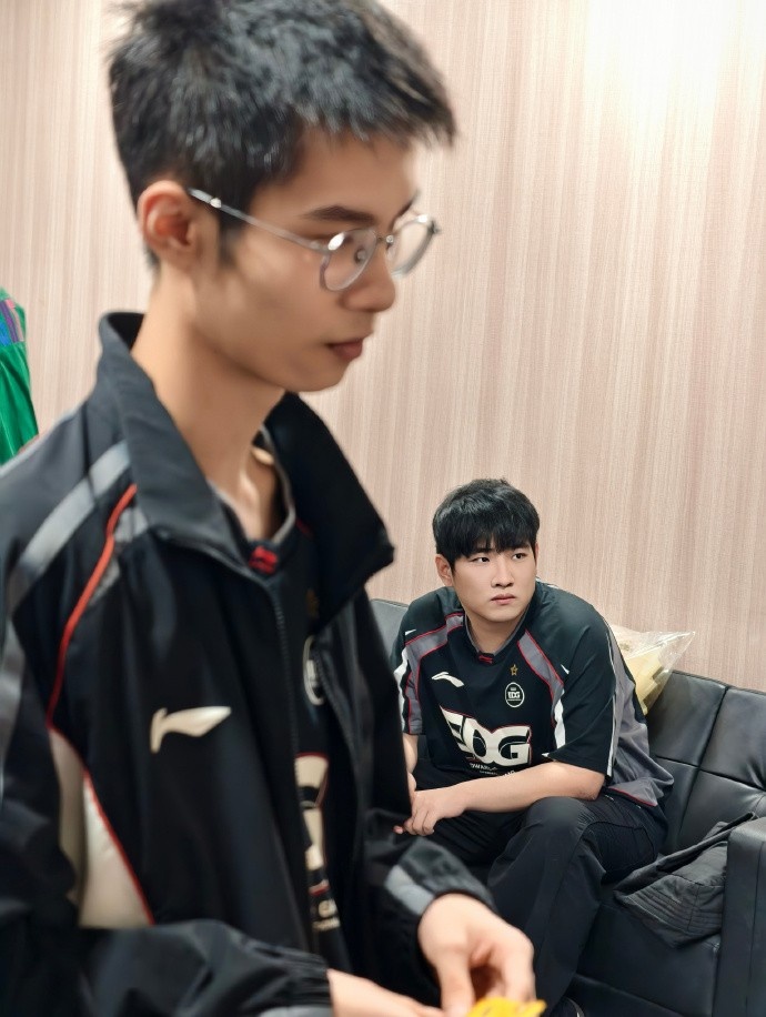 EDG分享选手苏州返图:「📷」风雨同舟