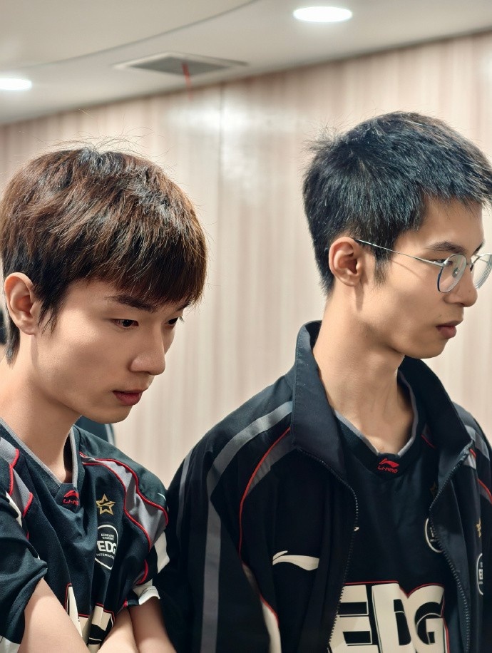 EDG分享选手苏州返图:「📷」风雨同舟