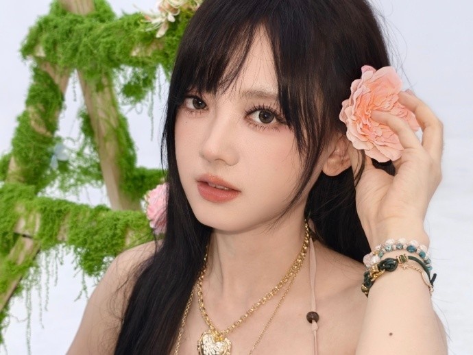 KPL主持人灵儿晒照:🥰七夕快乐💕