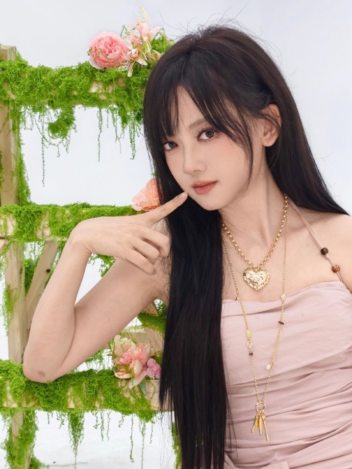 KPL主持人灵儿晒照:🥰七夕快乐💕