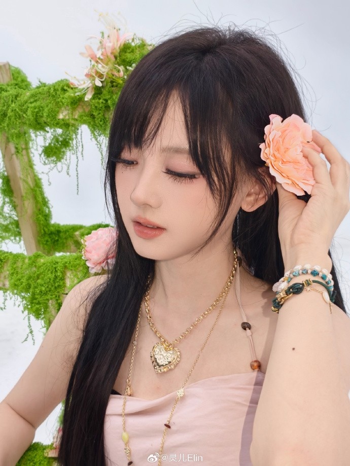 KPL主持人灵儿晒照:🥰七夕快乐💕
