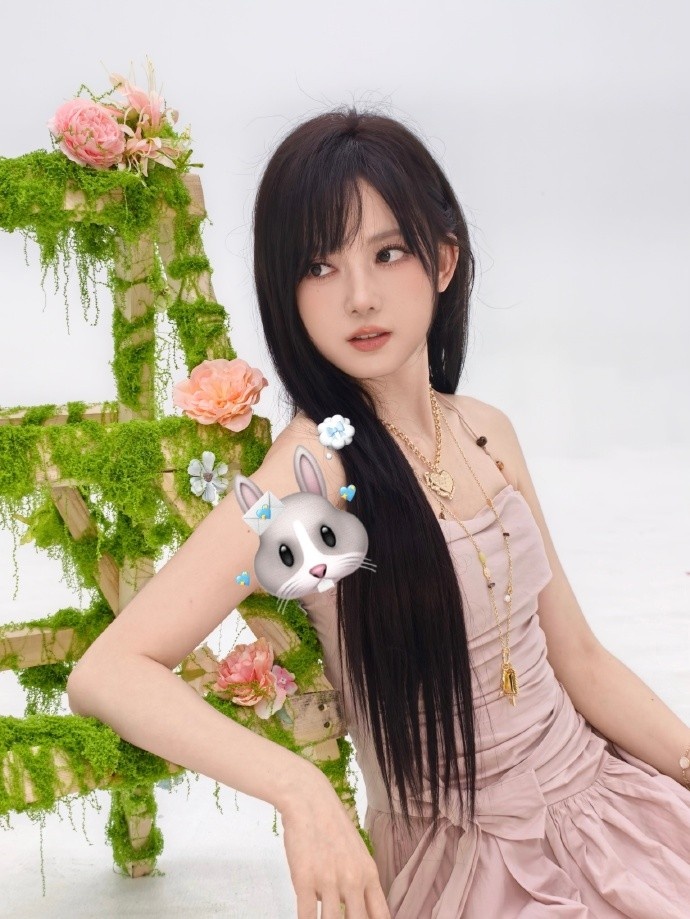 KPL主持人灵儿晒照:🥰七夕快乐💕