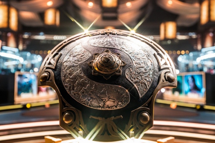 【万博电竞】双喜临门!Spirit双分部同日夺冠 Dota2三夺TI CS2首捧EWC