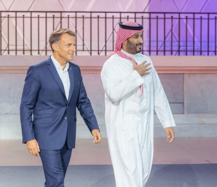 EWC发布AG.AL颁奖返图:法国总统、沙特王储共同为新王颁奖【球盟会】