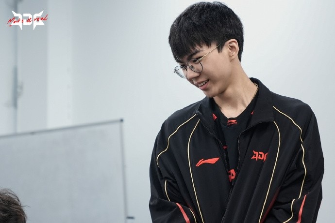 JDG分享收官合照：一程一阶，循阶登高，季后赛加油【球盟会】