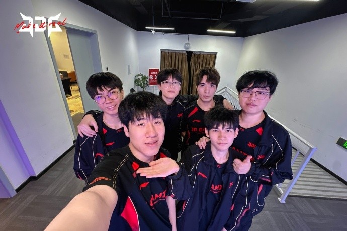 JDG分享收官合照：一程一阶，循阶登高，季后赛加油【球盟会】