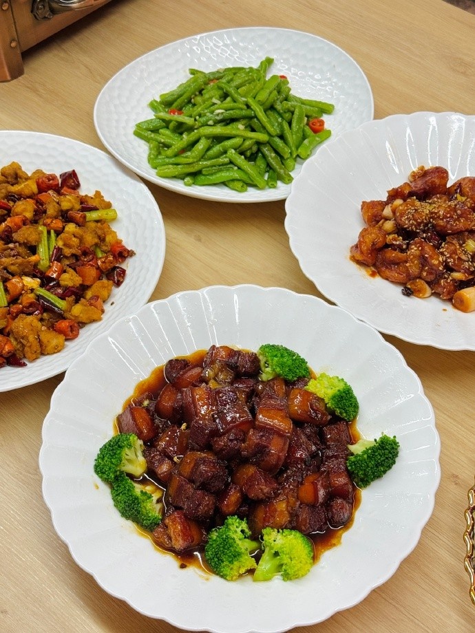 【万博电竞】JDG分享队员晚餐照：报告长官🫡每一天都有好好吃饭🍽️