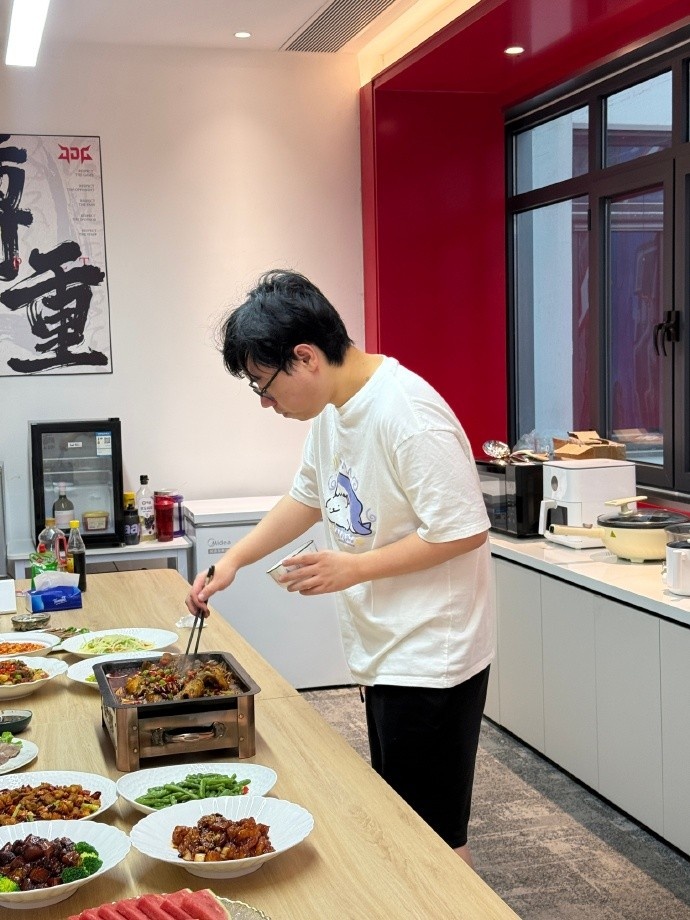 【万博电竞】JDG分享队员晚餐照：报告长官🫡每一天都有好好吃饭🍽️