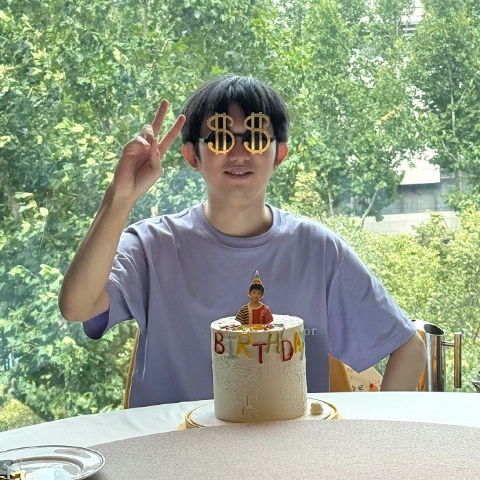 Flandre分享生日返图:多谢 托大家的福今年也热热闹闹过了个生日