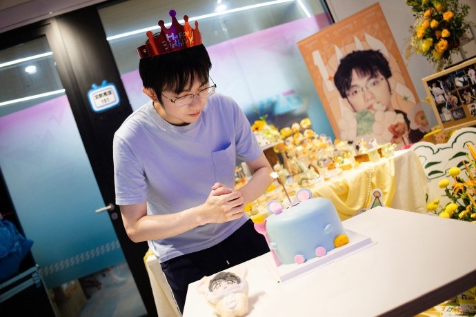 BLG分享Flandre生日返图:快吹蜡烛许愿喵(。>ㅅ