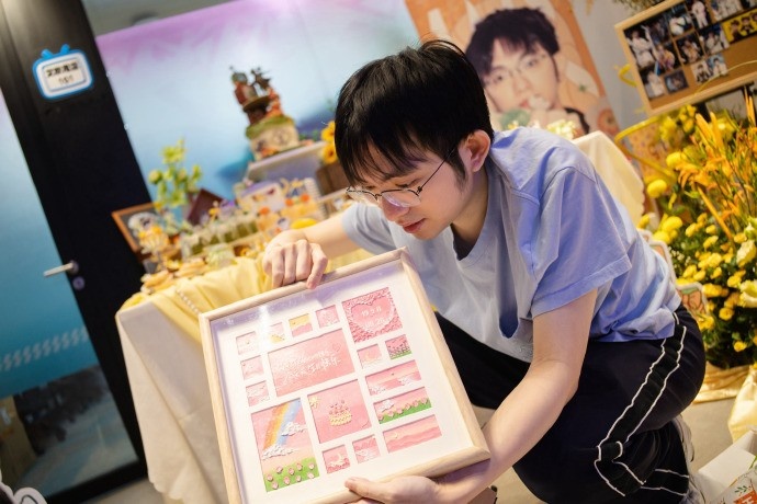 BLG分享Flandre生日返图:快吹蜡烛许愿喵(。>ㅅ