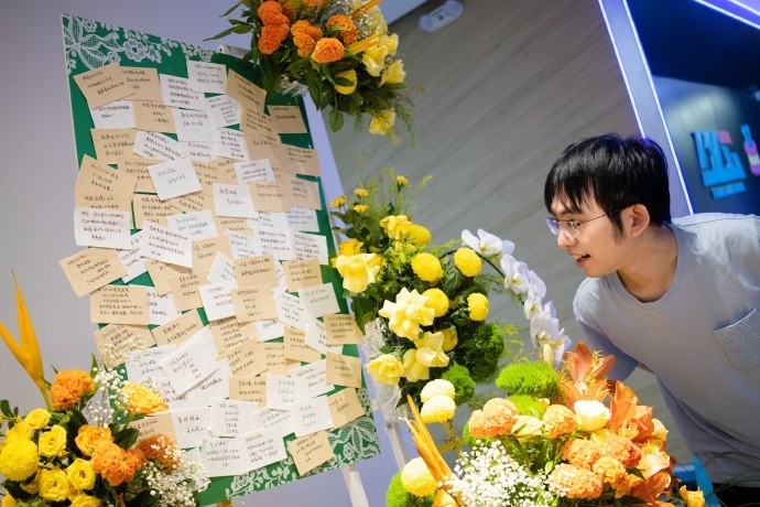 BLG分享Flandre生日返图:愿你继续享受热爱,享受比赛🥳