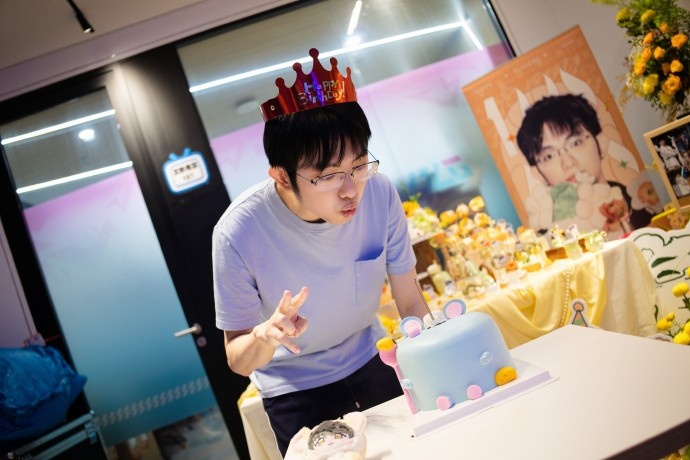BLG分享Flandre生日返图:愿你继续享受热爱,享受比赛🥳
