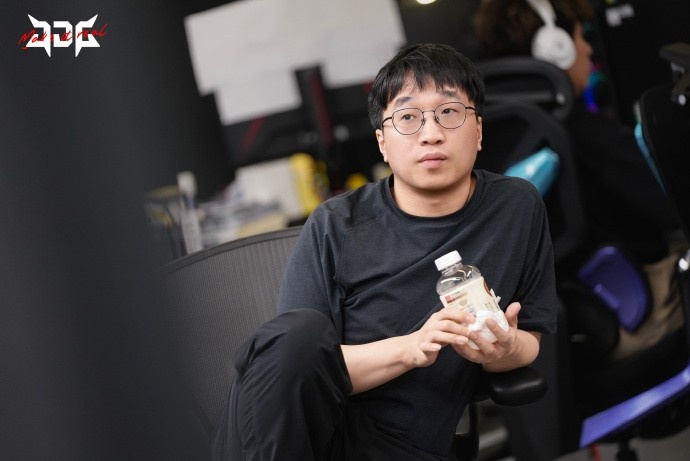 JDG发布选手日常训练返图:💪努力备战,后天赛场见!