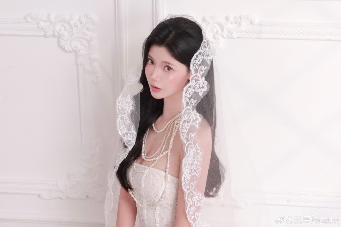 “浩浩妈”王星辰晒照:我长什么样子 看我想修成什么样子 