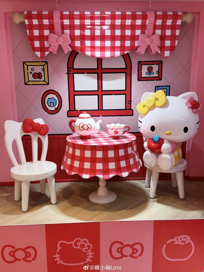 【蜗牛电竞】糖小幽分享照片:甜度超标的一天…kitty也太可爱了!