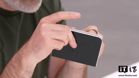 【万博电竞】漏完了!苹果iPhone18 Pro Max和首款折叠iPhone Ultra机模曝光