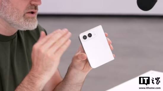 【万博电竞】漏完了!苹果iPhone18 Pro Max和首款折叠iPhone Ultra机模曝光