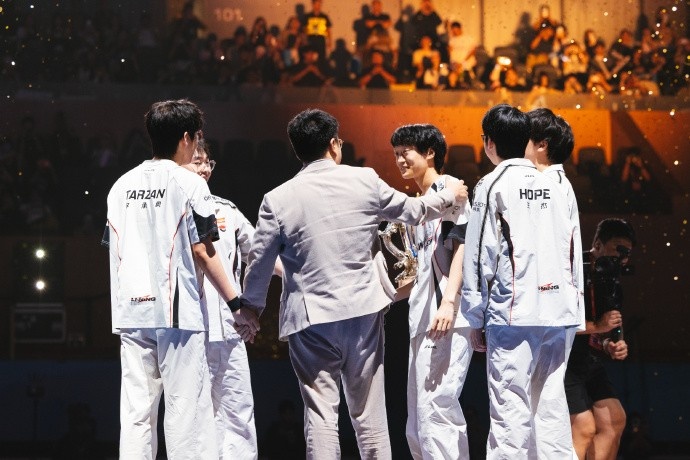 【万博电竞】AL分享选手夺冠赛后返图:幸福和快乐2.0🏆🐼