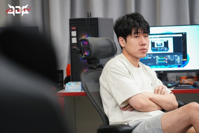JDG分享选手及教练训练返图:努力训练,积极备战!