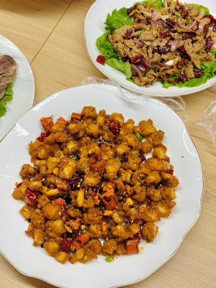 JDG分享队员晚饭聚餐照:到饭点了!开吃🍚