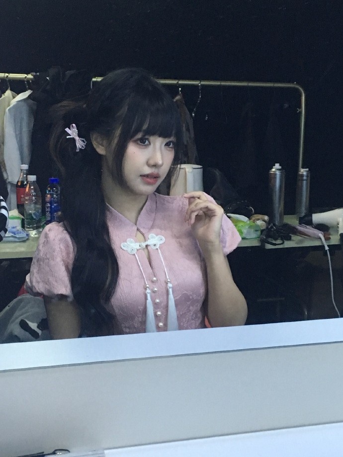 主持周敢敢晒照:祝大家中秋快乐岁岁无忧 喜乐常在所愿即所得♥【球盟会】