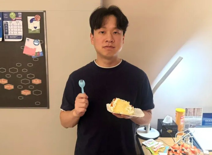 【蜗牛电竞】BRO为S12冠军教练Ssong庆祝生日：北京惊喜生日派对