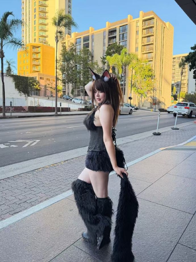 英文流解说Kitty分享照片:meow.🐈⬛