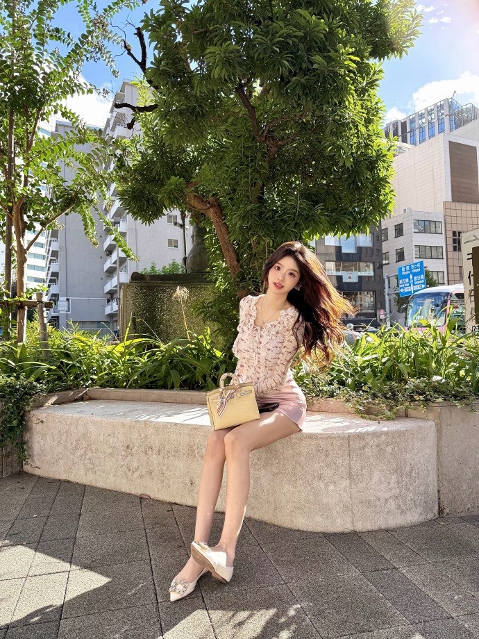 【万博电竞】巴旦木公主分享照片：旅游必须得有阳光呀☀️