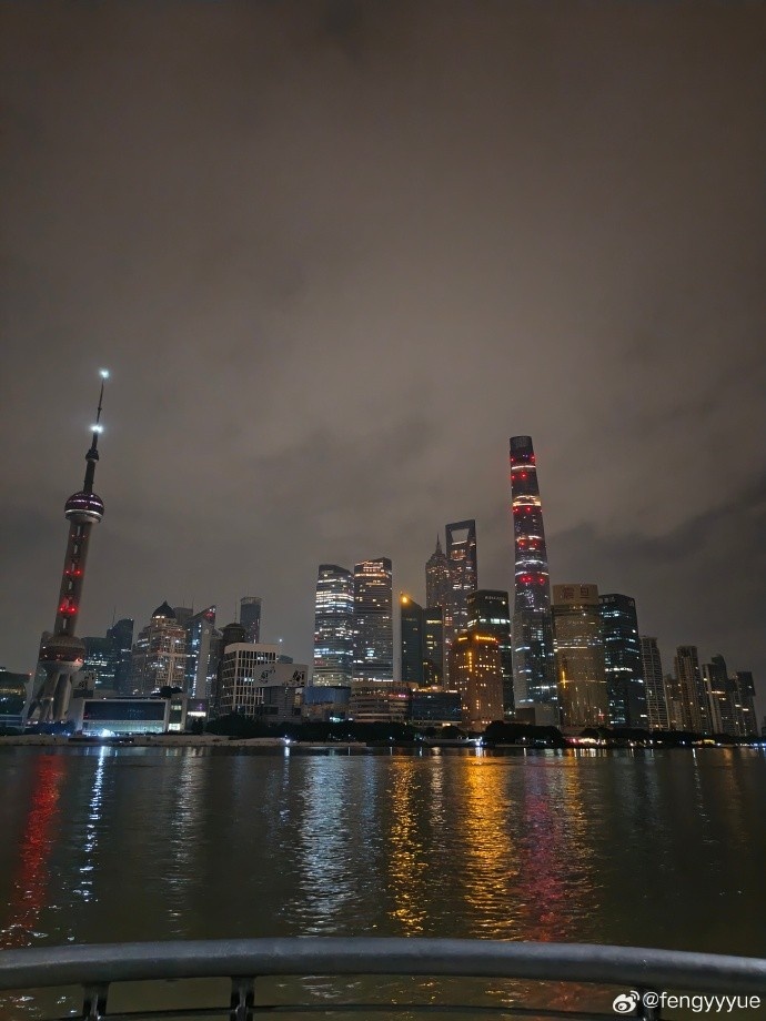 【万博电竞】fengyue分享近日旅游照:阿风发来了新的旅行日志