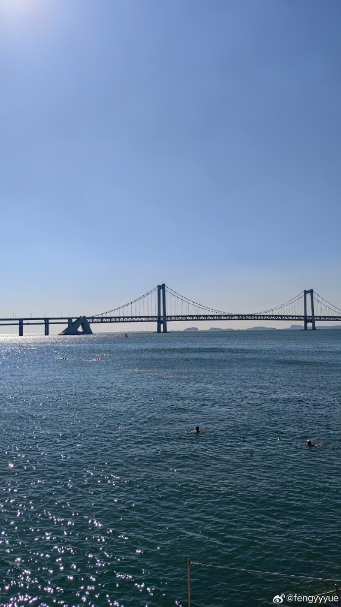 fengyue分享近日旅游照:阿风发来了新的旅行日志