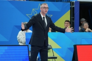 记者：广东靠着五小阵容追分 广厦想用高度优势却没用上