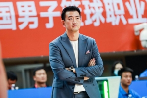 王博：我们打了半场好球第三节进攻突然断电速度没有打起来